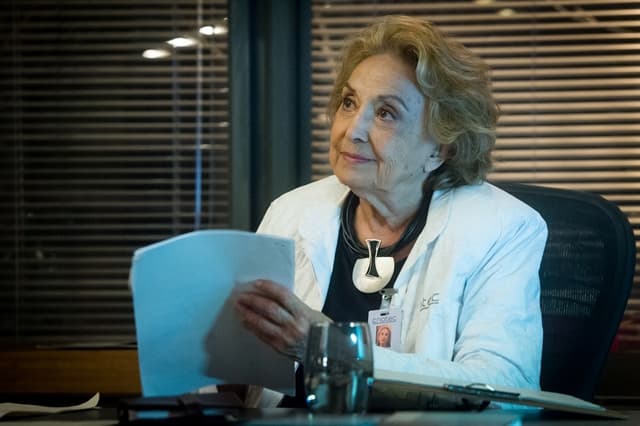 Petra (Eva Wilma) em O Tempo Não Para (Foto: Globo/Raquel Cunha)