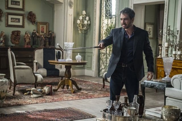 Segundo Sol: Edgar surta ao descobrir que é filho de Zefa e destrói tudo em casa