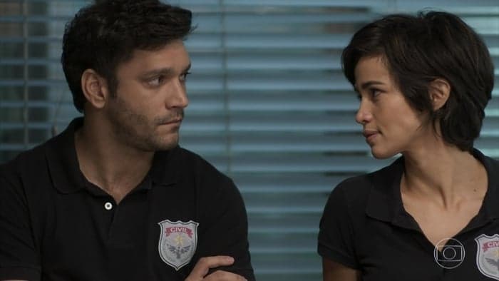 Ionan (Armando Babaioff) e Maura (Nanda Costa) em cena de Segundo Sol (Foto: Reprodução/Globo)