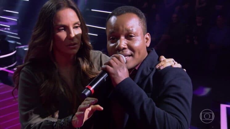 Ivete Sangalo pede beijão a participante do The Voice e marido da cantora ganha satisfação