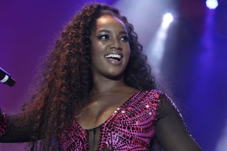 Cantora Iza sofre acidente, choca os fãs e o inesperado acontece