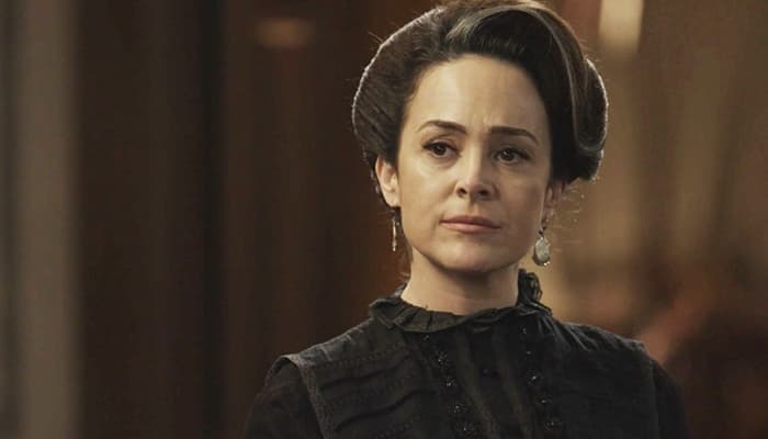 Orgulho e Paixão: Julieta muda o visual, surge completamente diferente e recebe elogio do Barão