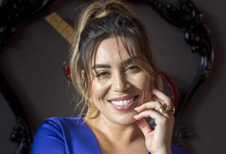 Naiara Azevedo faz antes e depois de perder 30 kg e o resultado surpreende internautas