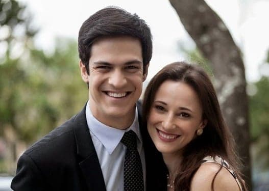 Paula Braun, esposa de Mateus Solano desabafa após ganhar peso, quebra protocolo e surge de biquíni: "Não sou padrão"