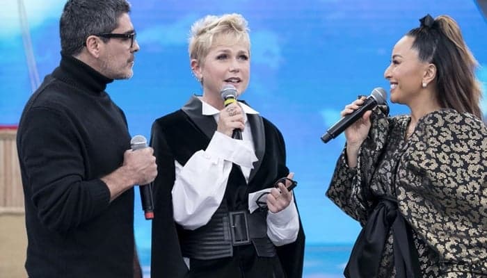 No Programa da Sabrina, Xuxa recebe homenagem especial e ganha declarações de amor de Junno Andrade e de Sasha