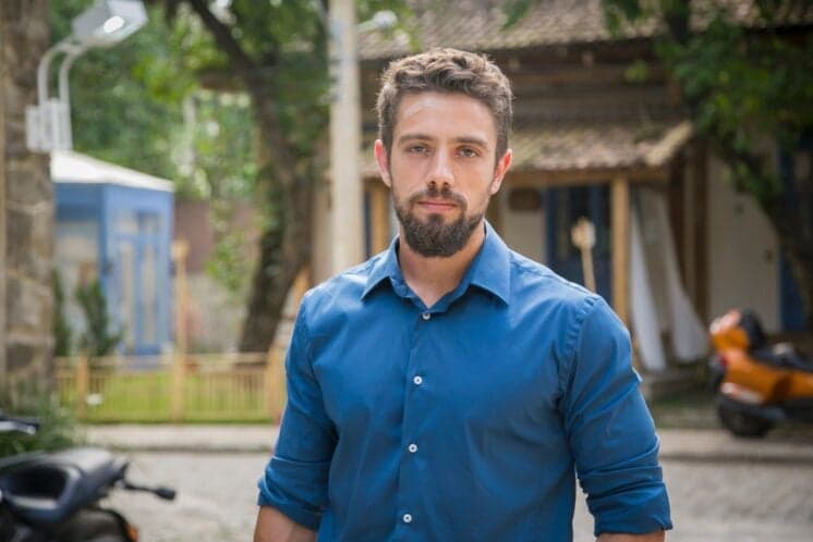 Rafael Cardoso impressiona internautas com nova tatuagem no corpo
