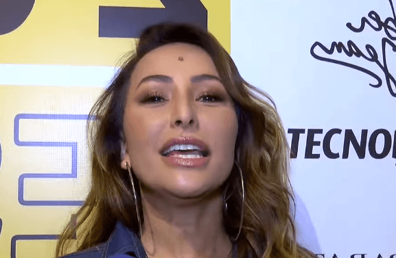 Com barrigão, Sabrina Sato é coroada rainha de bateria da Gaviões da Fiel e surpreende ao sambar