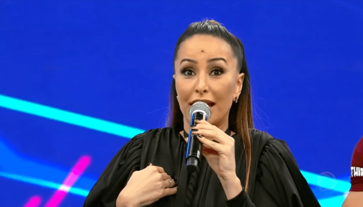 Grávida, Sabrina Sato já tem data para se ausentar da Record e futuro do seu programa é incerto