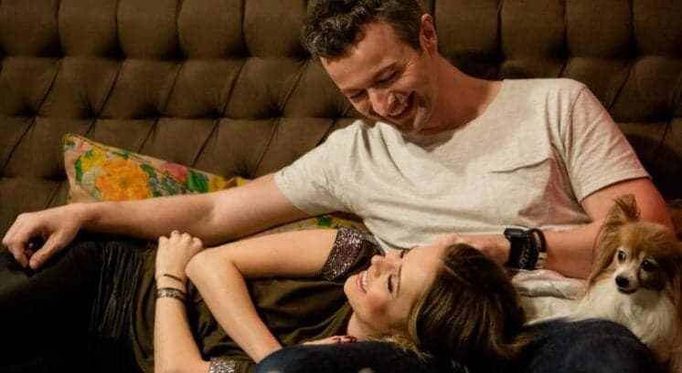Sandy lança websérie, mostra intimidade com o marido e é surpreendida pelo filho