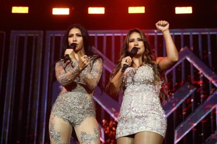 Simaria é flagrada fazendo algo inesperado com Simone e cantora finge que nada aconteceu