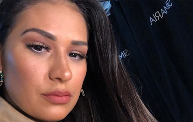 Tentando emagrecer, Simone aparece na piscina em momento de diversão e evita exposição