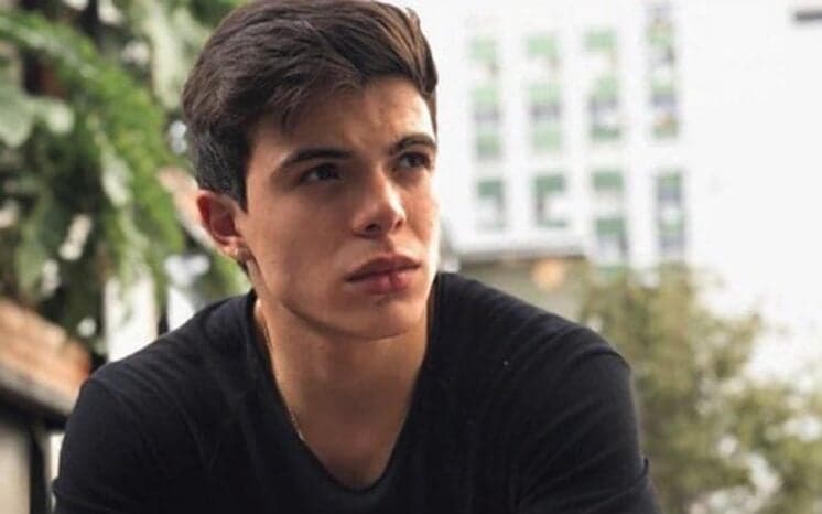 Ex de Larissa Manoela, Thomaz Costa demonstra "nojo" de gays: "Deus me livre"