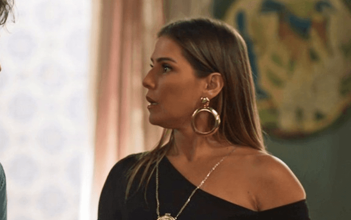 Segundo Sol: Karola é apunhalada e desmascarada para toda a família