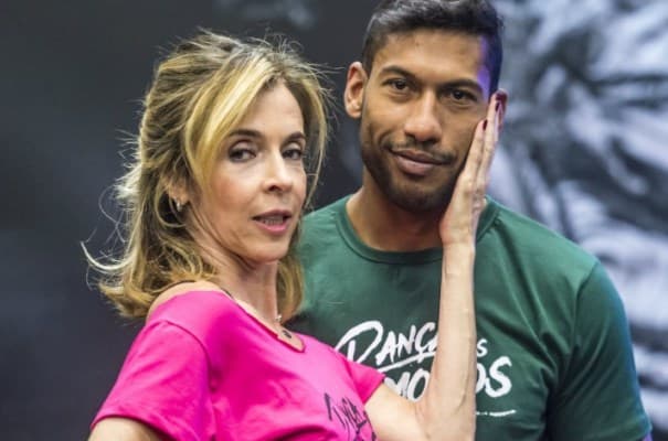 Preocupada com desempenho, Deborah Evelyn revela estar com pena do seu professor de dança