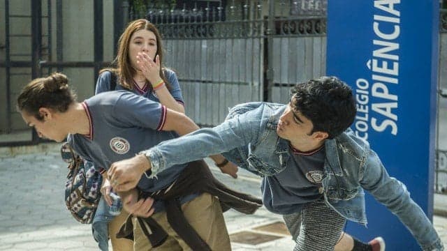Meme acaba em pancadaria entre Hugo e Tito em Malhação
