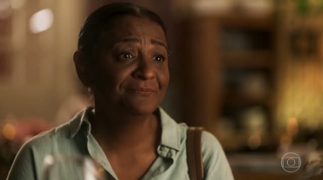 Claudia Di Moura, a Zefa de Segundo Sol, surge completamente diferente da personagem nas redes sociais e surpreende
