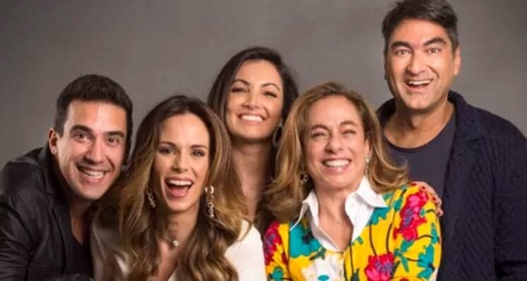 Festeiros! Apresentadores do É de Casa são vistos curtindo noite em barzinho no Rio