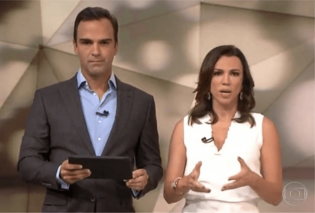 Tadeu Schmidt ficou levemente sem graça com sequência de falhas do Fantástico 