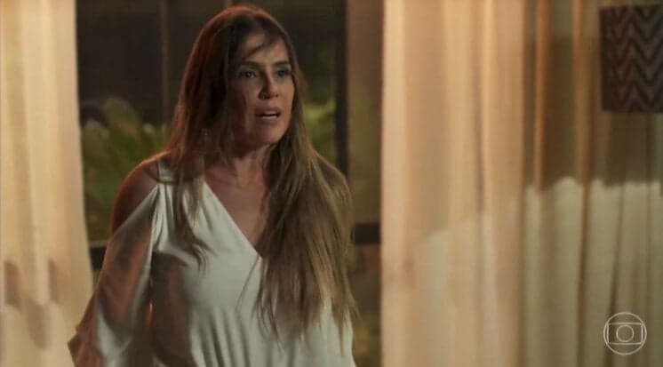 Segundo Sol: Karola humilha família dos Falcão e imita cena icônica de Carminha