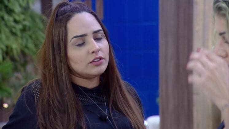 A Fazenda: Perlla lamenta o ciúme do marido, que é pastor evangélico