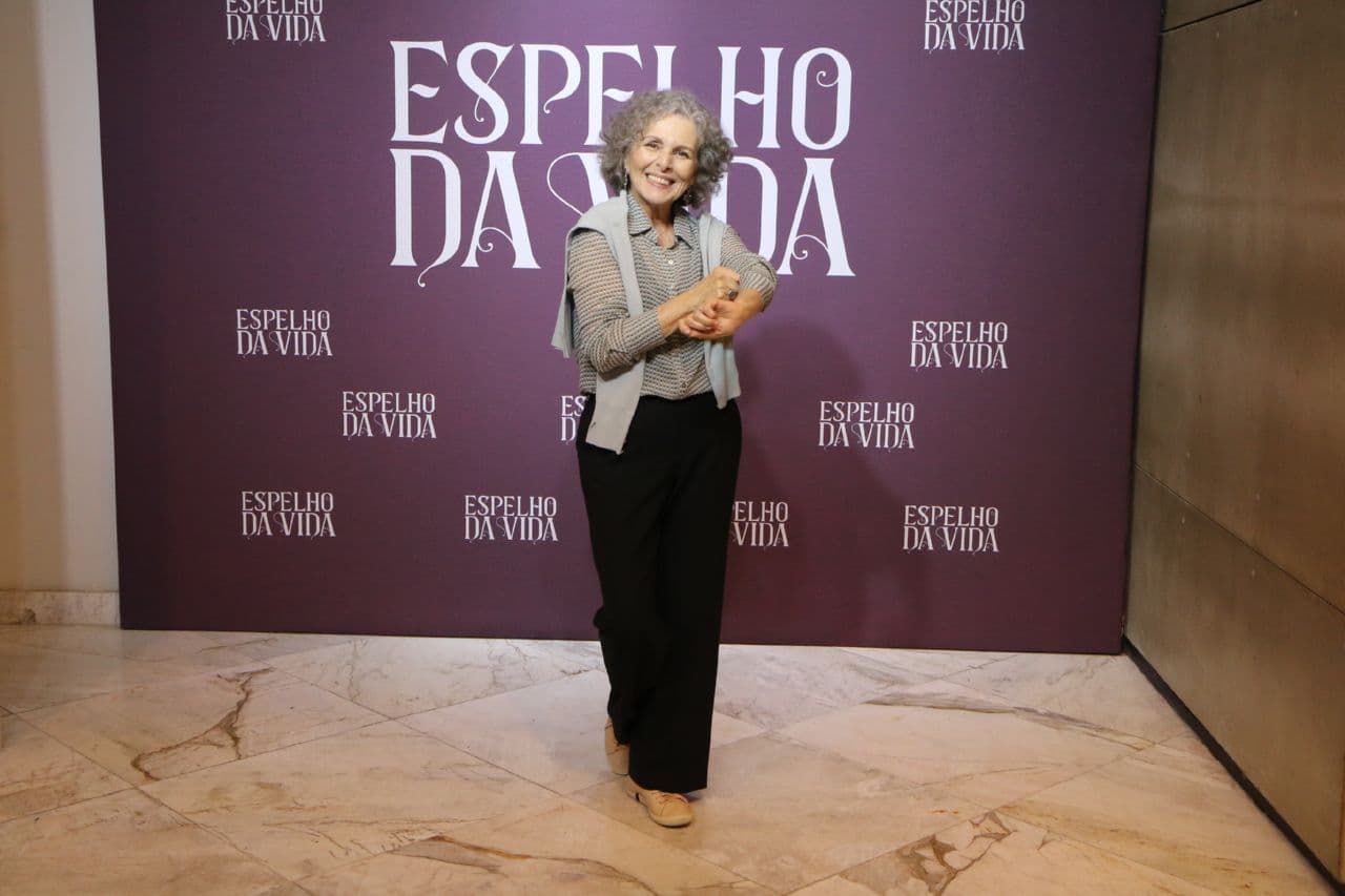 Irene Ravache em coletiva de imprensa de Espelho da Vida (Foto: Divulgação / AgNews) Irene Ravache em coletiva de imprensa de Espelho da Vida (Foto: Divulgação / AgNews)