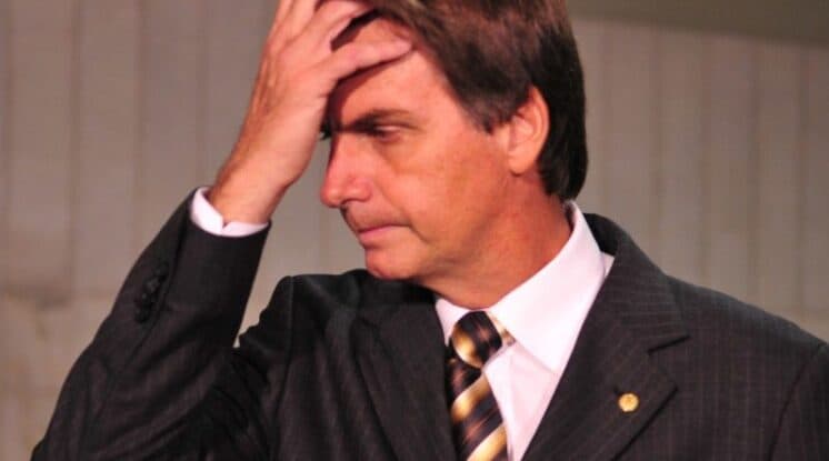 Jornalista se recusa a ver Bolsonaro na apuração e deixa o estúdio ao vivo; assista
