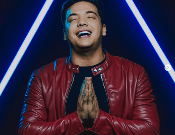 Fazendo turnê pela Europa, Wesley Safadão lamenta saudade da família e do filho recém-nascido