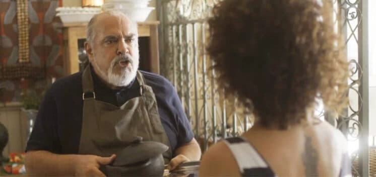 Segundo Sol: Cacau e Agenor se agridem e ele dispara: "Vou lhe matar! Irmã de assassina!"