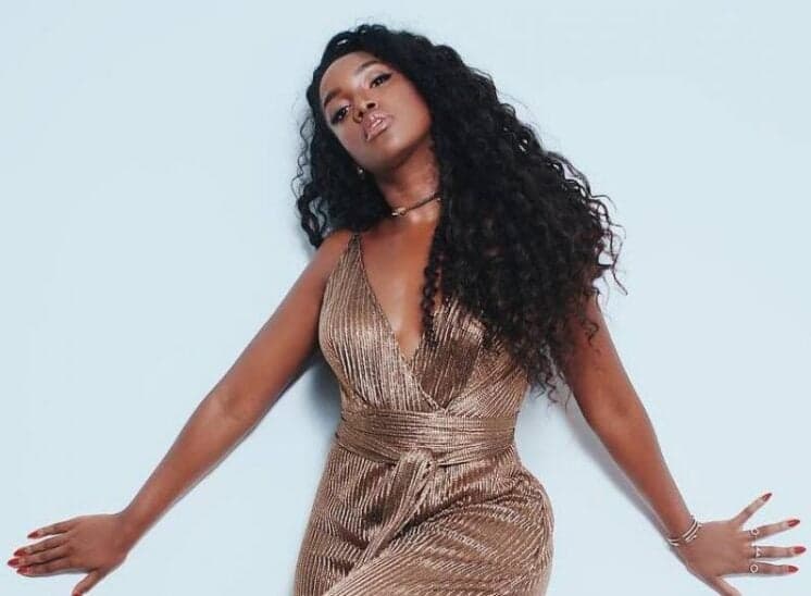 Cantora IZA anuncia que vai casar, revela detalhes da cerimônia e diz se vai entrar com o pai após ter ficado anos sem falar