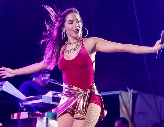 Após separação, Anitta dá show em rodeio e detalhe chama atenção