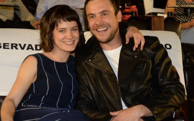 Discretos, Bianca Bin e Sérgio Guizé revelam momento íntimo em casal