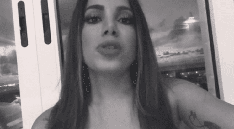 Anitta se declara contra Bolsonaro e cobra posicionamento de Claudia Leitte e Ivete Sangalo