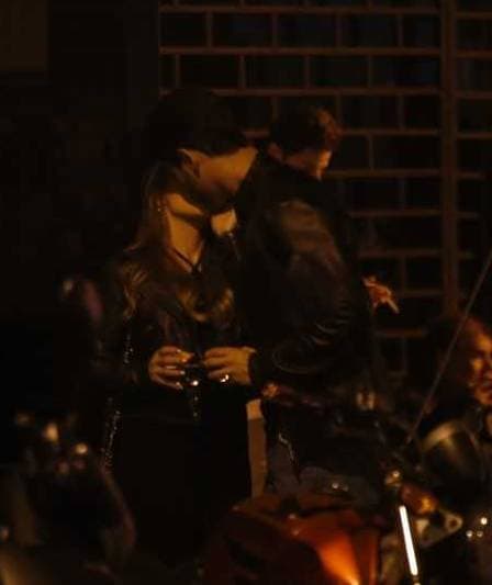 Carla Diaz é flagrada aos beijos com bonitão no Leblon (Foto: Reprodução) Carla Diaz é flagrada aos beijos com bonitão no Leblon (Foto: Reprodução)