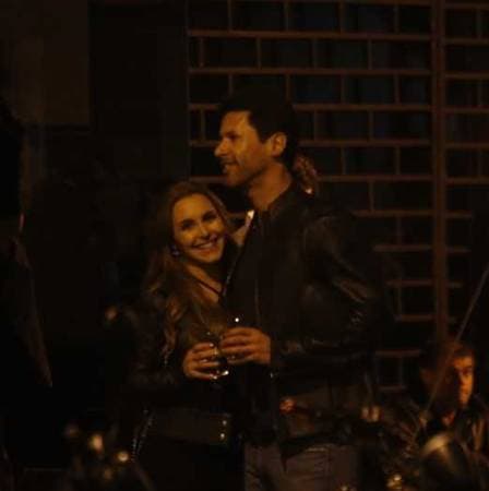 Carla Diaz é flagrada aos beijos com bonitão no Leblon (Foto: Reprodução) Carla Diaz é flagrada aos beijos com bonitão no Leblon (Foto: Reprodução)