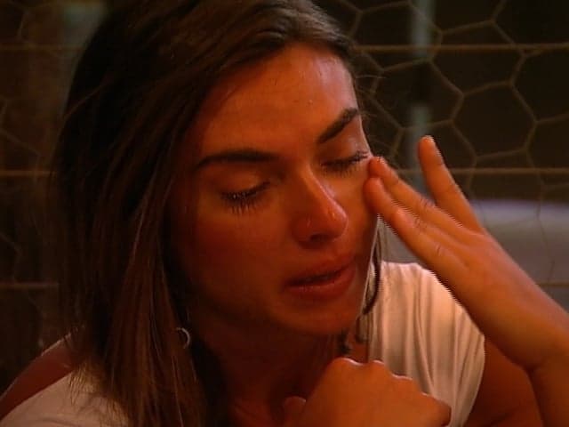 Prestes a se casar, Nicole Bahls trava uma luta diária e toma decisão