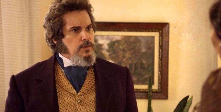 O Tempo Não Para: Dom Sabino é enganado, assina documento errado e Amadeu ironiza: "idiota"