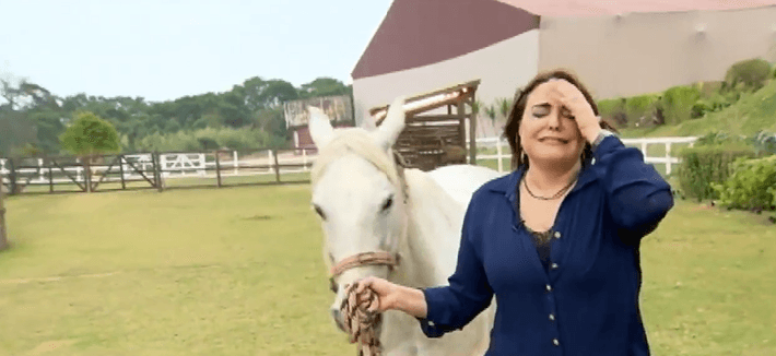Fabíola Reipert invade sede de A Fazenda, passa por sufoco e pede ajuda