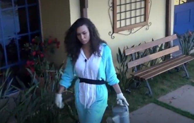A Fazenda: Após briga, Fernanda Lacerda ouve de participante: "Você tem que se controlar"