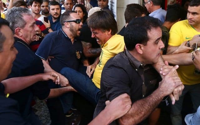 Famosos se manifestam após atentando sofrido por candidato Jair Bolsonaro