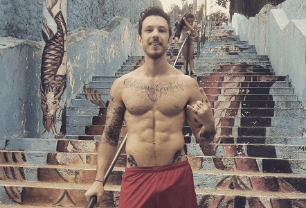 Apresentador do Fofocalizando, Gabriel Cartolano declara que recebe nudes e faz revelação sobre Silvio Santos