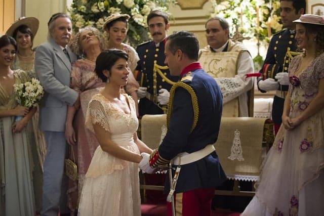 Orgulho e Paixão: Mariana faz revelação no altar, deixa todos chocados e Ofélia passa mal
