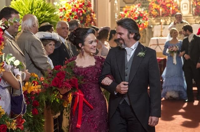 Orgulho e Paixão: Julieta se casa com Aurélio ao lado de Camilo e Jane e surpreende com pedido