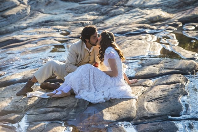 Após negar affair, Agatha Moreira viaja com Rodrigo Simas
