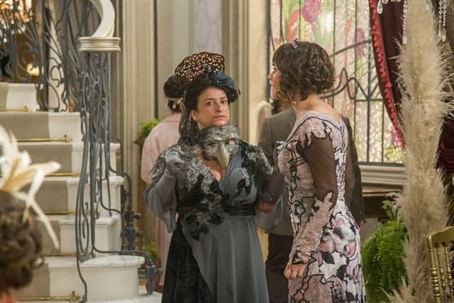 Petúlia (Grace Gianoukas) e Susana (Alessandra Negrini) em cena de Orgulho e Paixão (Foto: Globo/Marília Cabral) Petúlia (Grace Gianoukas) e Susana (Alessandra Negrini) em cena de Orgulho e Paixão (Foto: Globo/Marília Cabral)