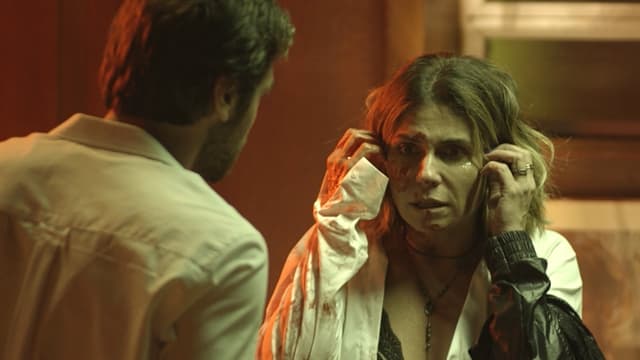 Beto (Emilio Dantas) confronta Luzia (Giovanna Antonelli) sobre o assassinato de Remy (Vladimir Brichta) em Segundo Sol (Foto: Globo/Divulgação)