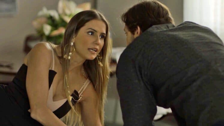 Remy faz a Nina, dá ordem a Karola e quebra a internet: "Me sirva, vadia"