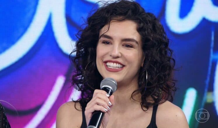 Kéfera realiza sonho, vai no Faustão e público comemora superação
