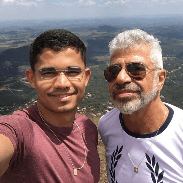 Lulu Santos se revolta com internauta em rede social por comentário em foto com o noivo