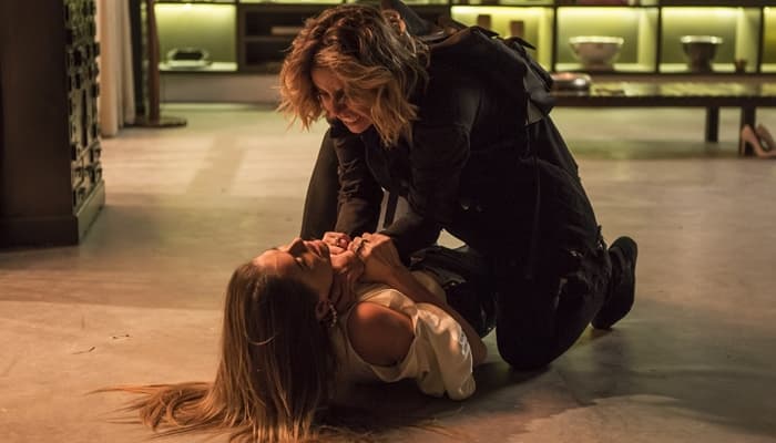 Segundo Sol: Luzia dá surra em Karola: "Você roubou meu bebê"