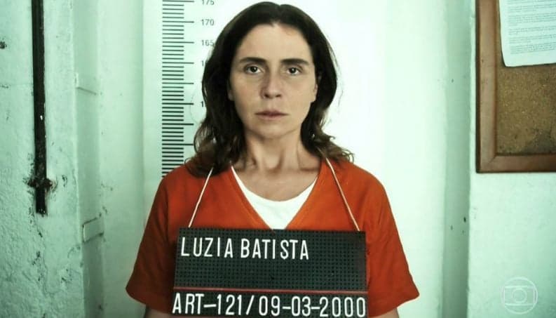 Luzia em cena da primeira prisão em Segundo Sol (Foto: Reprodução) Luzia em cena da primeira prisão em Segundo Sol (Foto: Reprodução)